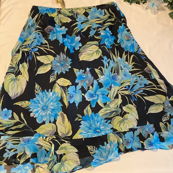 Windridge Cheryl Nash French Floral Sheer Bottom Ruffles Shirt - Picture 8 of 11